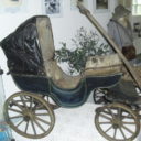 Muzeum starožitných kočárků, panenek a patentních listin v Náchodě