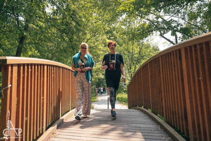 Vinná stezka napříč Průhonickým parkem