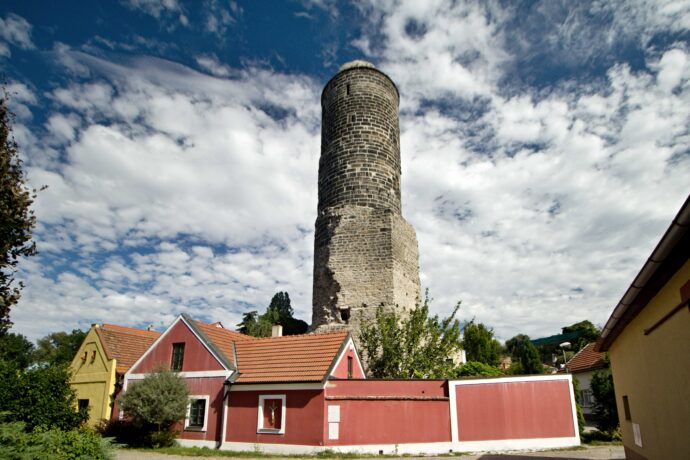 Vyrazte na symbolické otevření hradu Jenštejn a na hradní korálkování