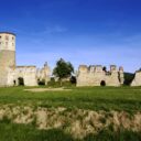 Zřícenina hradu a zámku Zvířetice. Foto: ©Bakov nad Jizerou