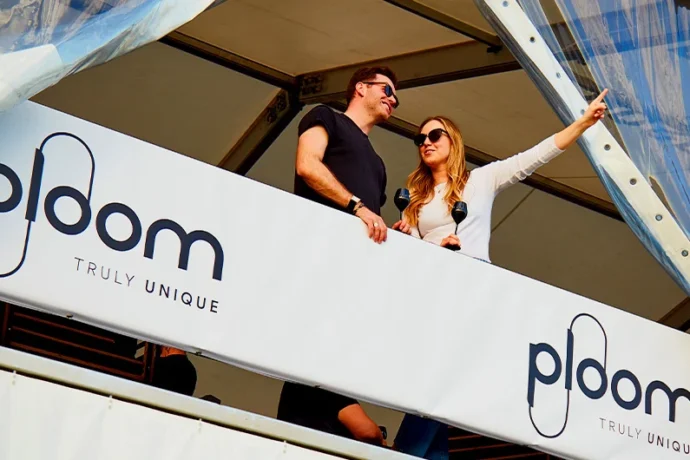 Připojte se k nám na Beats for Love, Let It Roll a Masters of Rock! Ať už milujete rock, elektroniku, nebo drum & bass, Ploom vás provede létem plným hudby.