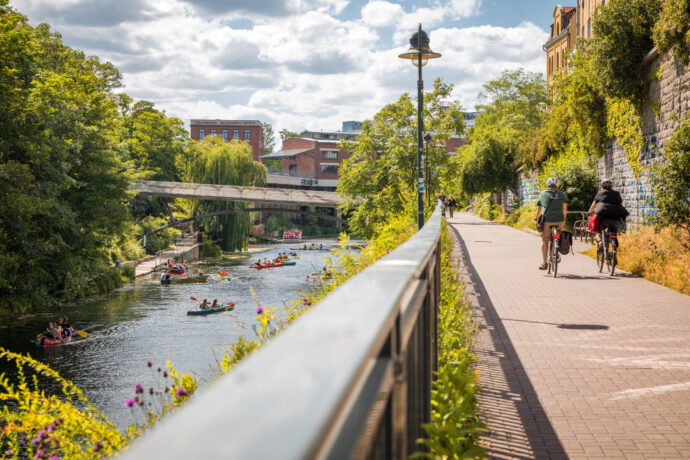 Pádlování na kanálu Karla Heineho na západě Lipska © Philipp Kirschner | leipzig.travel