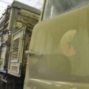 Detailna výsostný znak ČSLA na vozu TATRA 138 v dílnách VHÚ Praha. FOTO JIří Reichl, VHÚ Praha