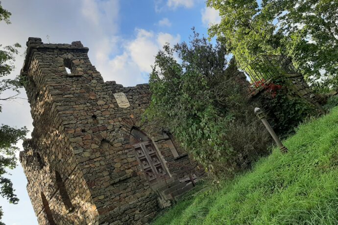 Utajená zřícenina v areálu domova důchodců v Pavlovicich u Přerova. Foto: ©Jana Rychtarová