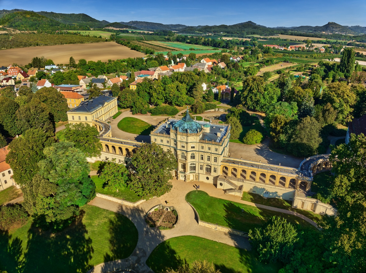 Zámek Ploskovice. Foto: © Libor Sváček